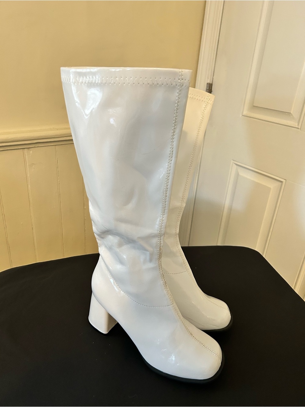ELLIE Woman’s Faux Patent Leather Go Go Boots Size 9